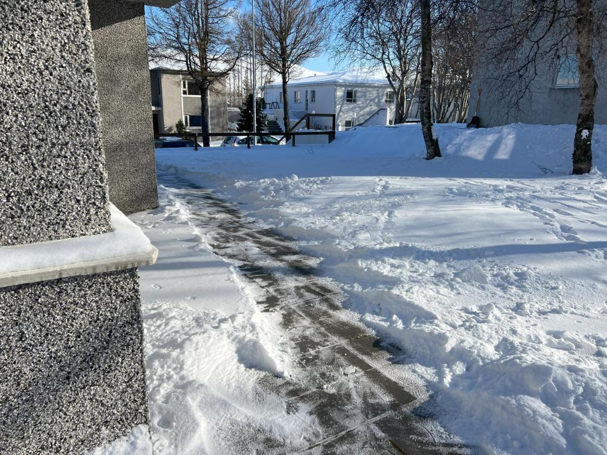 Guesthouse Akureyri - Apartments Near Down Town Екстер'єр фото
