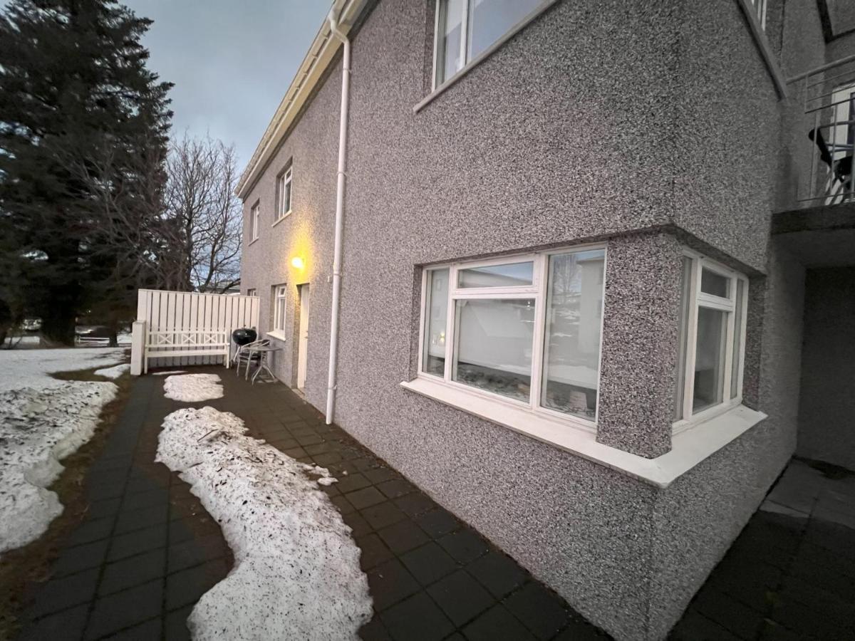 Guesthouse Akureyri - Apartments Near Down Town Екстер'єр фото