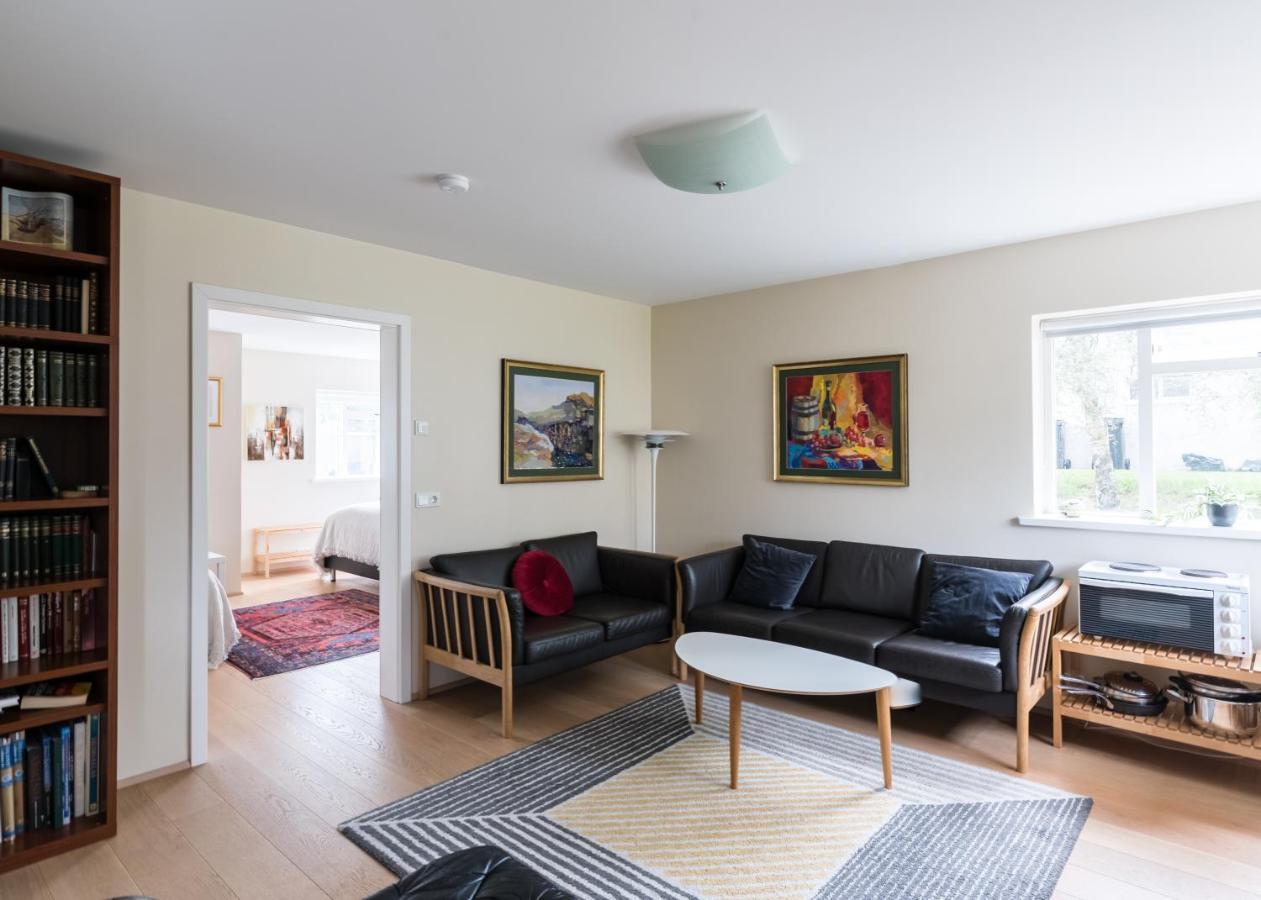 Guesthouse Akureyri - Apartments Near Down Town Екстер'єр фото